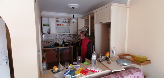 8 dairede ne var ne yok çaldılar, tavla bile oynadılar