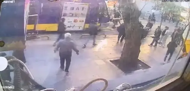 Sultanahmet'te tramvayın yayaya çarptığı anlar güvenlik kamerasına yansıdı