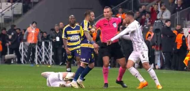 Son dakikalarda ortalık karıştı! Sert faul sonrası futbolcular birbirine girdi