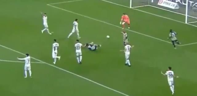 Tribünler bir an sahadakini Messi zannetti! Herkes Ferdi Kadıoğlu'nun yaptıklarını konuşuyor