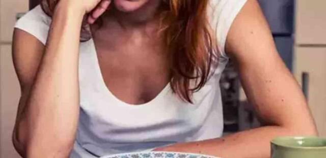 ANOREKSİYA NEDİR? Nihal Candan'ın hastalığı anoreksiya ne, belirtileri neler?