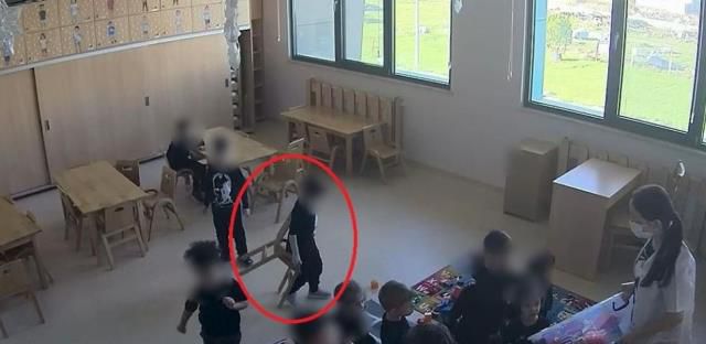 Türkiye'nin konuştuğu kreşten gelen yeni görüntüler pes dedirtti! Çocuğu sandalyeye bağlamışlar