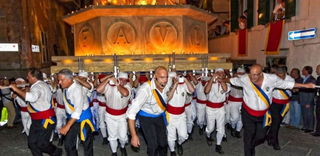 İtalya'da dini festival öncesi iki Türk vatandaşı uzun namlulu silahlarla gözaltına alındı
