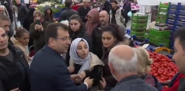 İmamoğlu'nun pazar ziyaretinde ilginç anlar! 'Şiddet görüyorum' diyen kadının imdadına yetişti