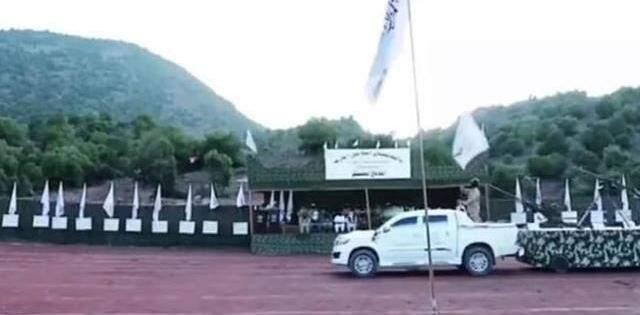 İntihar yelekleri, bomba yüklü araçlar, ağır silahlar! Taliban'ın gövde gösterisi devlet televizyonunda yayınlandı