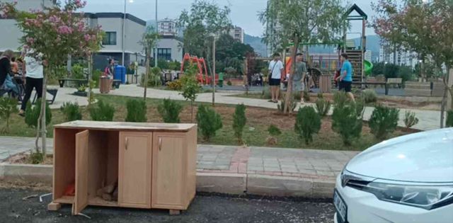 Adana'da art arda 3 deprem! Vatandaşlar panikle kendini sokaklara attı