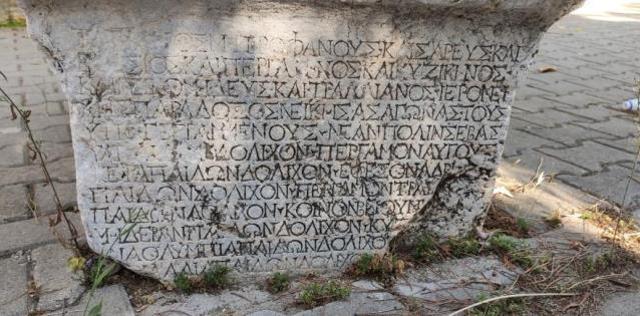 Köy meydanındaki tarihi taş 2 bin yıllık şampiyonu ortaya çıkardı