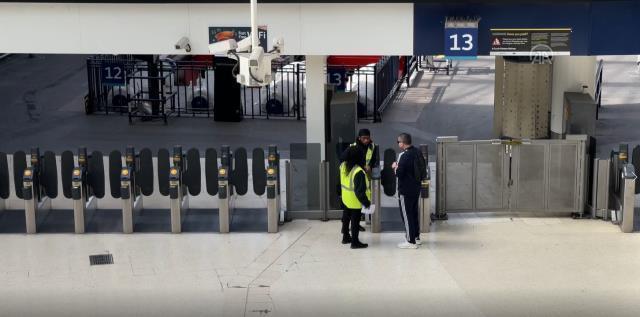 İngiltere'de 30 yılın en büyük ulaştırma çalışanları grevi başladı