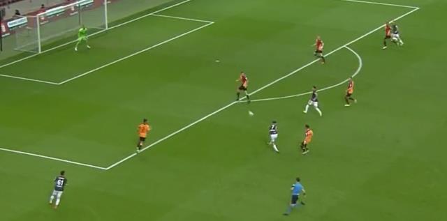 Ofsporlu futbolcu hayatının golünü Galatasaray'a attı! Tribündekiler ağzı açık izledi