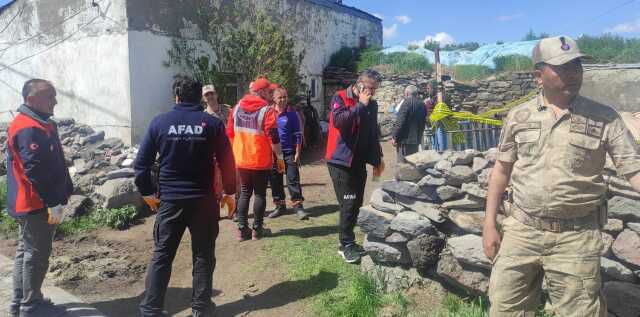KARS'ta Ahır Çöktü: İki Kişi Hayatını Kaybetti