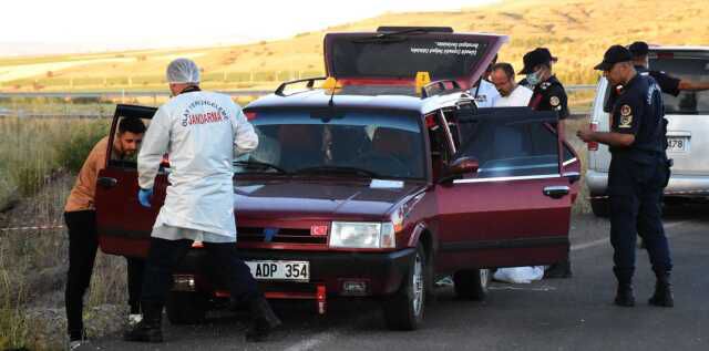 Sivas'ta Park Halindeki Otomobilde İki Ceset Bulundu