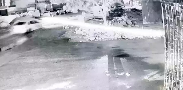 Aracını İl Emmiyet Müdürü'nün üzerine sürdü! Lastiklerine ateş edilerek durduruldu