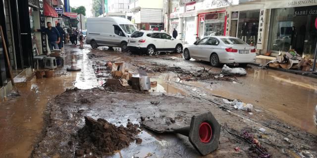 Son Dakika: Antalya'da selin bilançosu: 100 konut, 497 araç ve 12 bin 500 dönüm sera hasar gördü