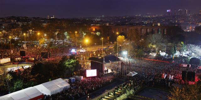 Saraçhane'deki mitinge kaç kişi katıldı? Emniyet'in söylediğiyle İBB'nin rakamı arasında dağlar kadar fark var