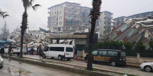 Hatay'da yıkılan 3 yıllık binanın müteahhidi konuştu: Her yer yıkıldı, benim binam mı mesele?