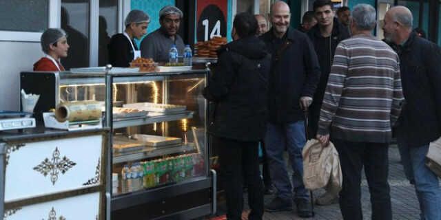 Bakan Soylu yaşadığı şiddet bel rahatsızlığı sonrası ilk kez görüntülendi! Bastonla yürüdüğü dikkatlerden kaçmadı