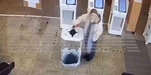 Rusya'da seçim günü ortalık karıştı! Sandıklara boyalı ve molotoflu saldırı yaptılar