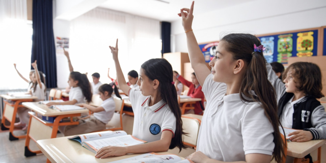 Kılık Kıyafet Yönetmeliği değişti mi? Okullarda önlük mü giyilecek?