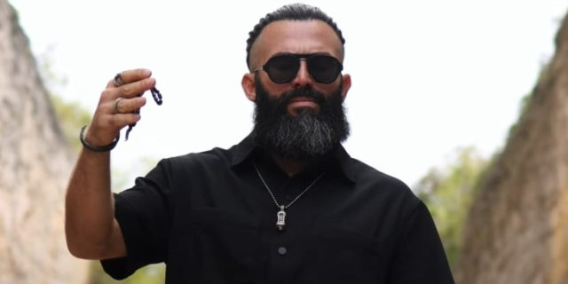Survivor ile Tanınan Turabi'nin İngilizce Şarkısı ve Toplumsal Tepkiler