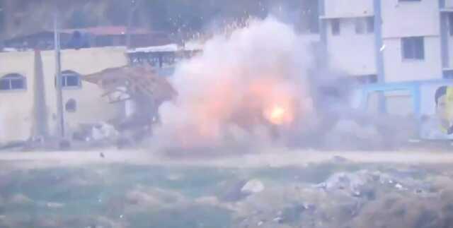 Kassam savaşçıları Gazze'yi işgale gelen İsrail askeri aracını havaya uçurdu