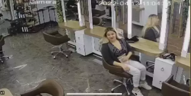 Kibariye'nin kızı Birgül Küçükbalçık, 'Parayı annem ödeyecek' diyerek gittiği kuaförden koşarak kaçtı