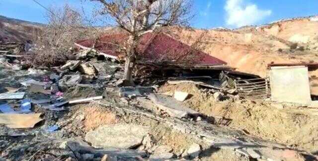Deprem bölgesi Malatya'da, heyelan bir mezrayı yuttu