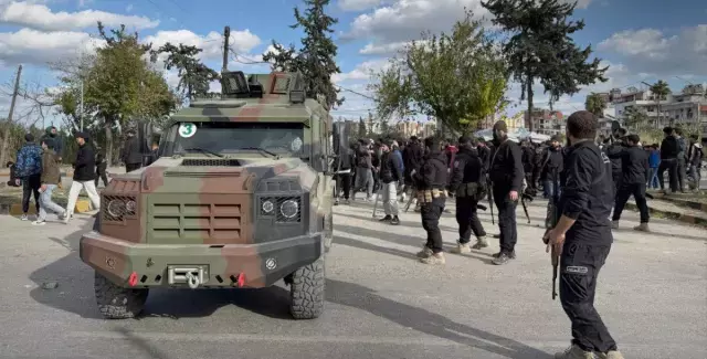 Suriye'de devrik rejim yanlıları güvenlik güçlerine saldırdı: 3 ölü, 60 yaralı