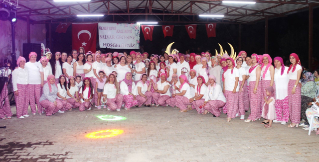 Şalvarını giyen kadınlar eğlenceye koştu