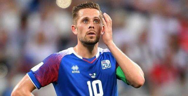 Çocuklara cinsel tacizde bulunduğu iddiasıyla yargılanan Evertonlı Sigurdsson'un eşi evi terk etti