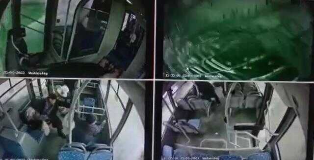 Malatya'da halk otobüsü, baraj gölüne devrildi: 4 yaralı (3)