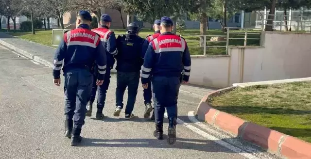 3 kardeşin öldüğü muhtarlık kavgası firarisi 5 yıl sonra samanlıkta yakalandı