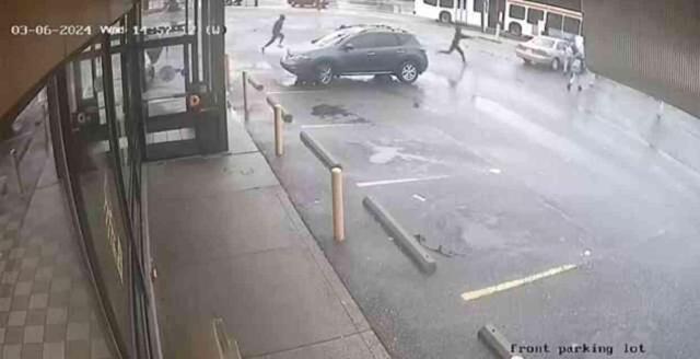 Amerika Birleşik Devletleri'nde durakta otobüs bekleyen öğrencilere ateş açıldı. Biri ağır 8 öğrenci yaralandı