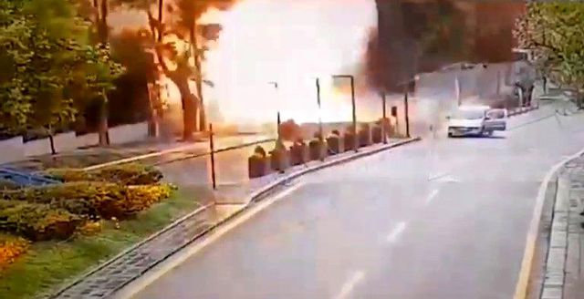 Kayseri'de şehit ettikleri veterinerin aracını gasp edip Ankara'da bombalı saldırı düzenleyen teröristlerin kullandığı paramotor bulundu