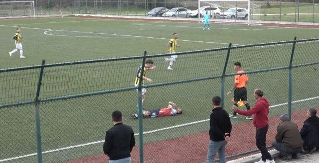 Hakemden maç esnasında hayat kurtaran müdahale