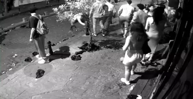 Cihangir'de dehşet dolu kavga! Alkol şişelerini kırıp, kendilerini uyaran gençlere saldırdılar