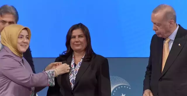 Özlem Çerçioğlu, AK Parti rozetini taktı! İşte Erdoğan'dan ilk isteği
