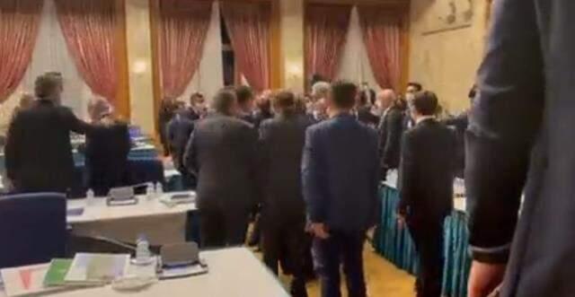 TBMM'de 'Viva Zapata' kavgası! CHP'li ve AK Partili vekiller birbirine girdi