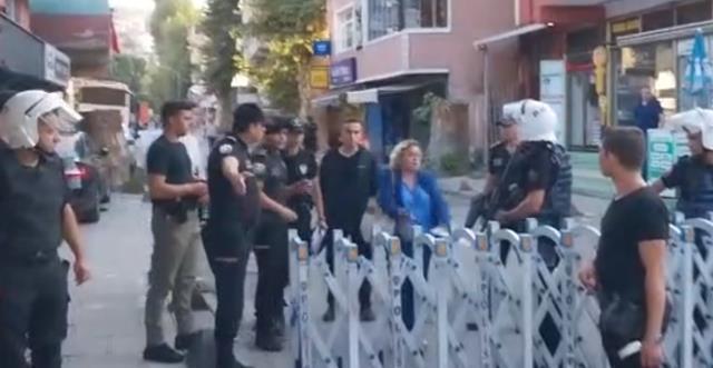 Tokatköy'de tansiyon yüksek! Kentsel dönüşüm için yüzlerce polis mahalleye geldi, vatandaş çatılara çıktı