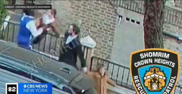 Maskeli adam, gündüz vakti 6 yaşındaki çocuğu babasının kollarından kaçırmaya çalıştı