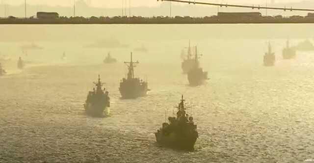 29 Ekim Cumhuriyet Bayramı dolayısıyla İstanbul Boğazı'nda 100 geminin geçiş töreni başladı