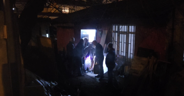 İstanbul'da gece yarısı akılalmaz olay: Yaşlı kadın uyuduğu odanın zemini çöktü