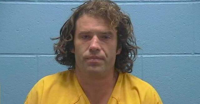 Şehirdeki kimse bu dairede yaşanılanları konuşmak istemiyor! Mikrodalgada pişirdiği adamı oturup yedi