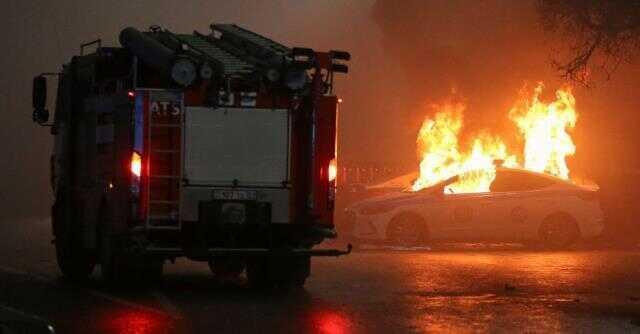 Hükümetin istifa ettiği Kazakistan'da sular durulmuyor! Belediye binası yakınlarında silah sesleri duyuldu