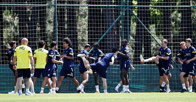 Fenerbahçe, futbolcularına teklif bekliyor! İşte belirlenen bonservis bedelleri