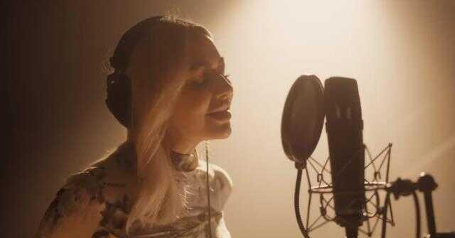 Belçikalı 30 sanatçı, depremzedeler için toplandı! Hadise yorumuyla ve hareketiyle takdir topladı