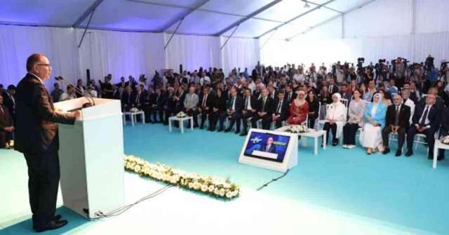 Mehmet Özhaseki 'Dünyada olan biten her şeyden 'bize ne' diyemeyiz.