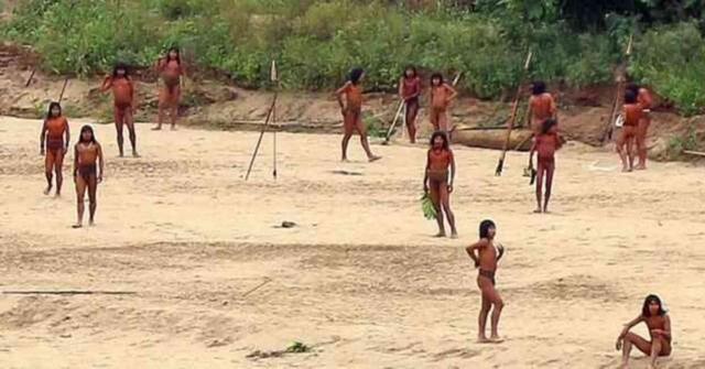 Dış dünya ile hiçbir bağlantısı olmayan Mashco-Piro kabilesinin üyeleri, Peru ormanlarında kameralar tarafından görüntülendi