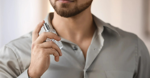 Parfüm orucu bozar mı? Diyanet'e göre oruçluyken parfüm sıkmak orucu bozar mı?