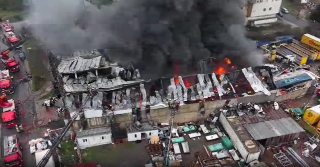 İstanbul Ataşehir'de büyük yangın! Fabrika adeta küle döndü