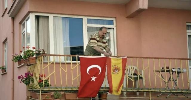 İspanyollar, Türkiye için imza toplamaya başladı